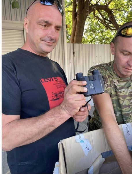 Забезпечення військових тактичною оптикою та біноклями.